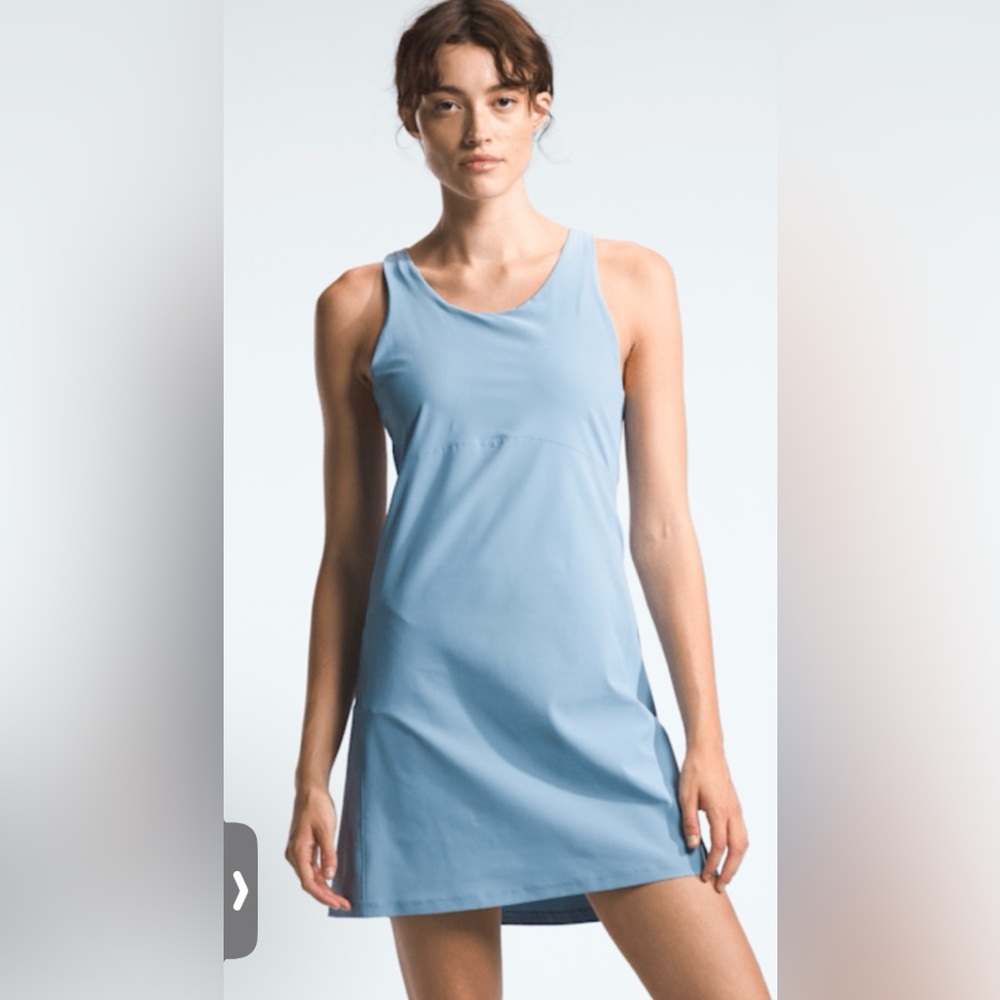 The North Face Arque Hike Dress NWT
SIZE L  Activewear Fitted P2P 17 1/2”-18”